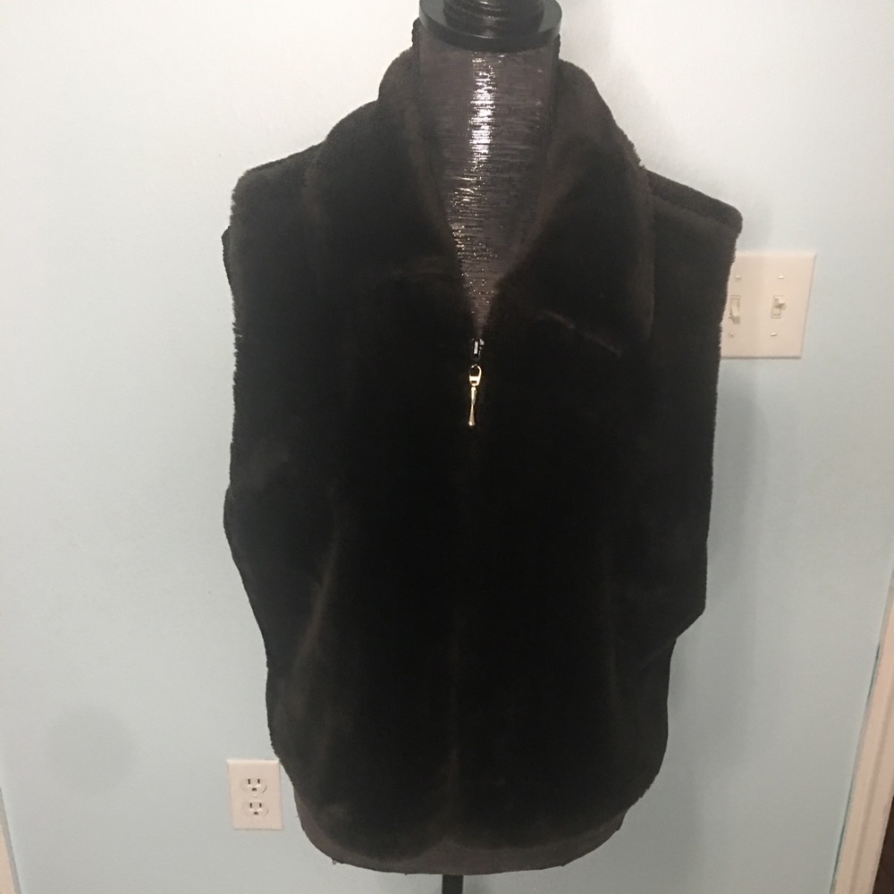Threads on Threads Vintage Faux Fur Vest